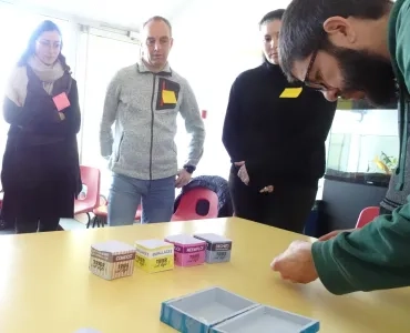 Les participants doivent trier sous forme de jeu.